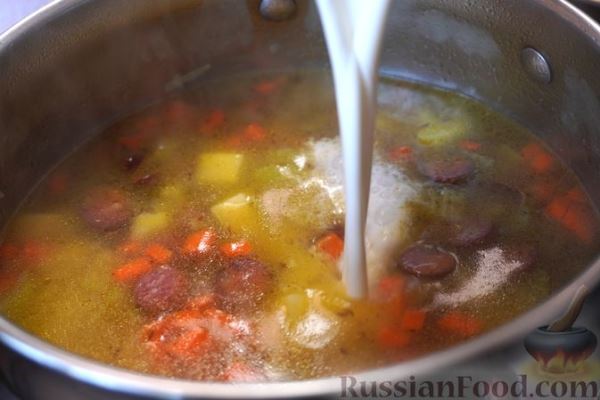 Сливочный суп с охотничьими колбасками