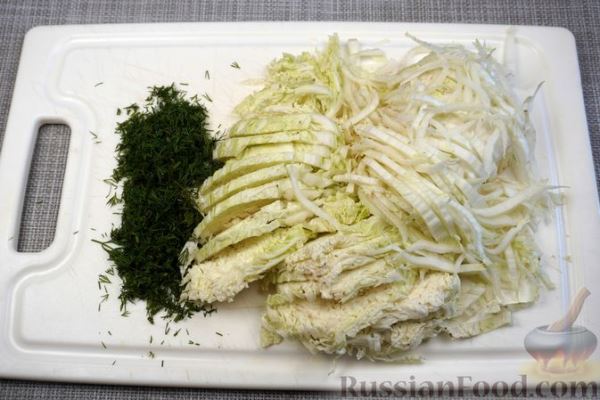 Салат с курицей, пекинской капустой и кукурузой