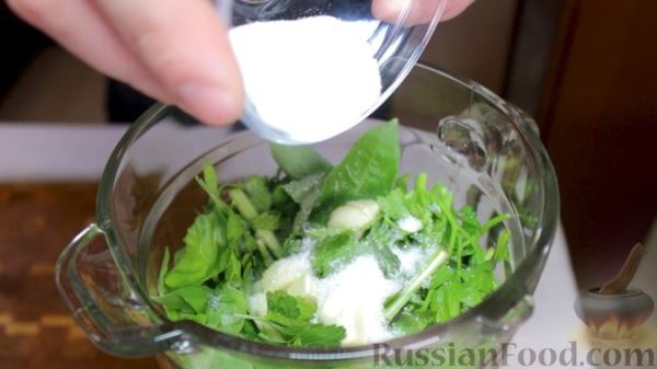 Простой соус для шашлыка (из помидоров и зелени)