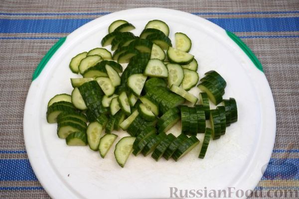 Салат с тунцом, булгуром и овощами