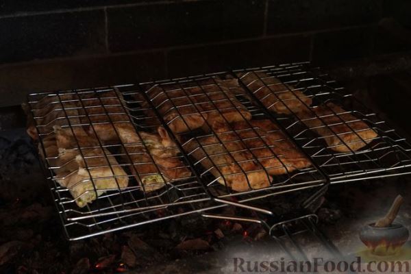 Лаваш с сыром, яйцами и зеленью, на мангале