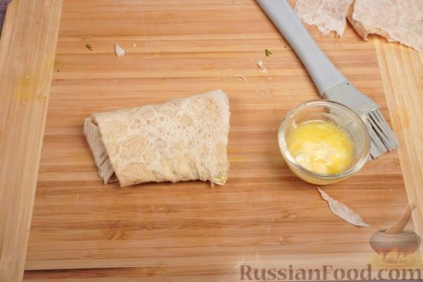 Лаваш с сыром, яйцами и зеленью, на мангале